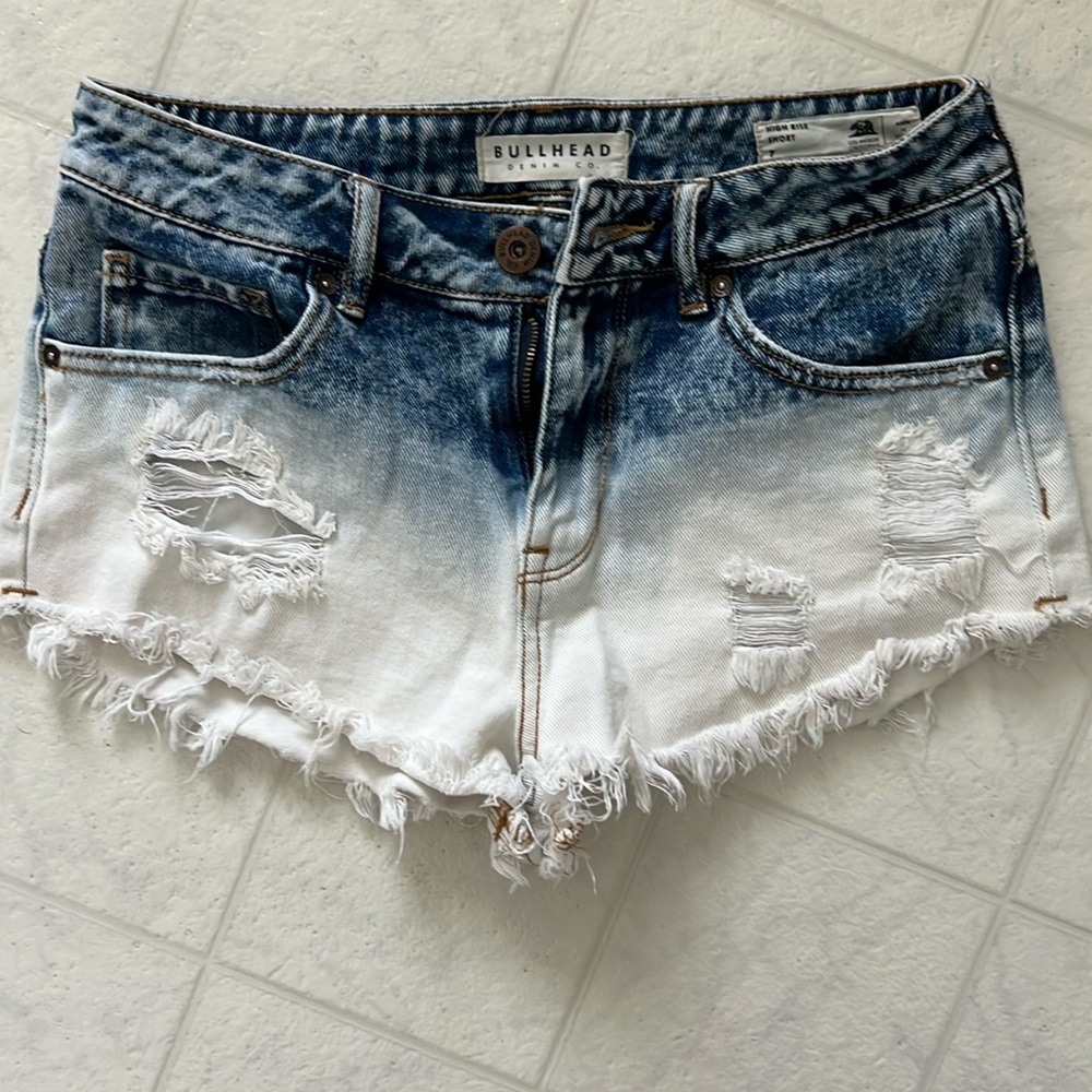 Bullhead Denim Co High Rise Short size 7 ombré distressed blue and white denim